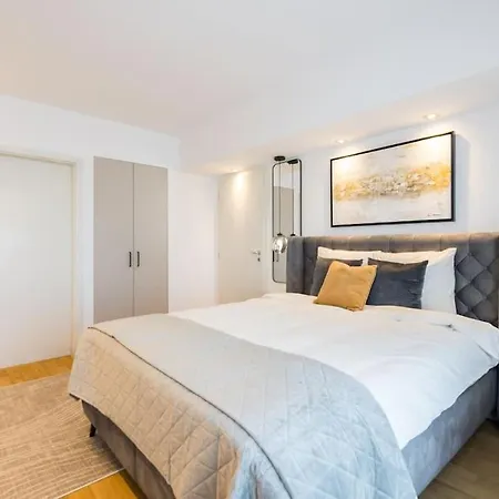 Superb River Views 1br + Parking 公寓 *