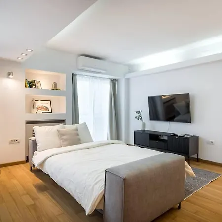 Superb River Views 1br + Parking Appartement