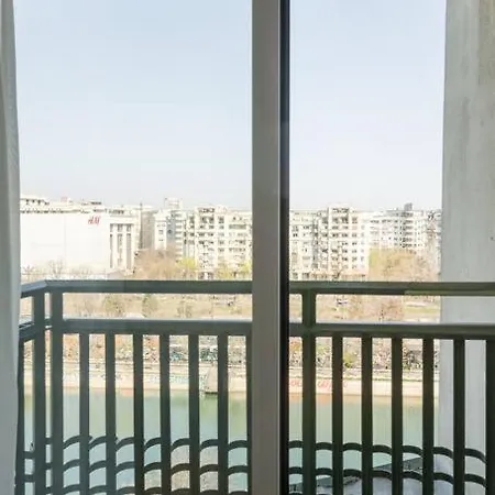 Superb River Views 1br + Parking *