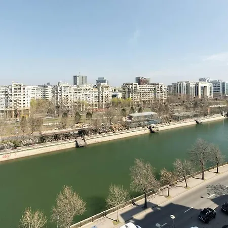 Superb River Views 1br + Parking Bucarest