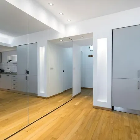 Apartament Superb River Views 1br + Parking Bucureşti