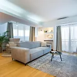 Superb River Views 1br + Parking 公寓 *