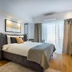 公寓 Superb River Views 1br + Parking *