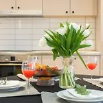 Superb River Views 1br + Parking * 布加勒斯特