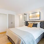 Superb River Views 1br + Parking 公寓 *