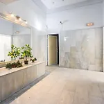 Superb River Views 1br + Parking * 布加勒斯特