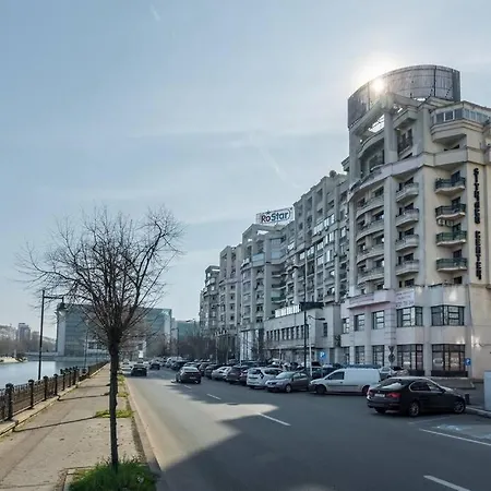 Superb River Views 1br + Parking *