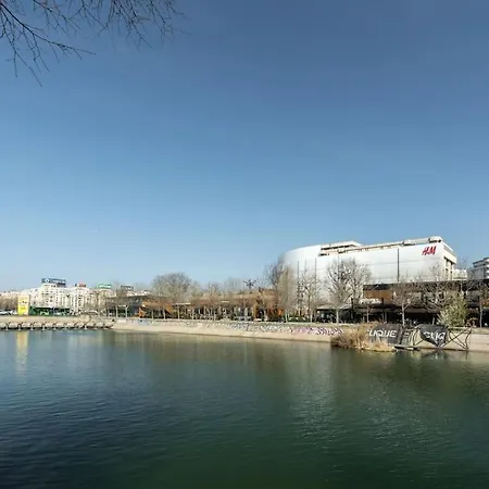 Superb River Views 1br + Parking *