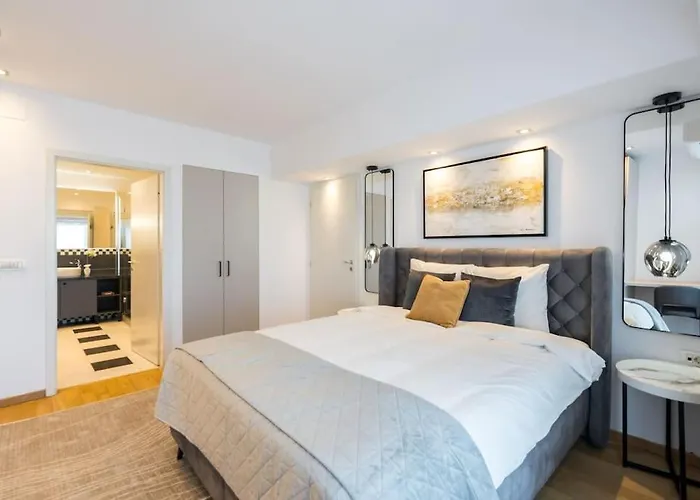 Superb River Views 1br + Parking Apartman *