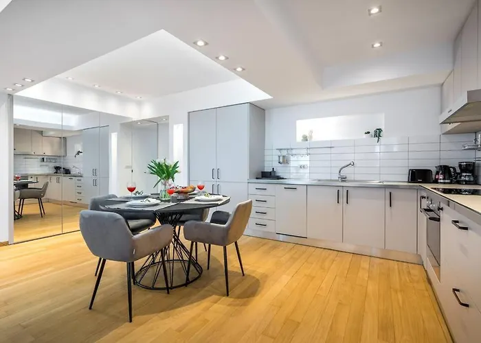 Superb River Views 1br + Parking アパート *