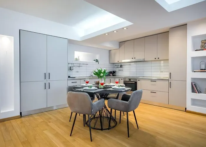 Apartman Superb River Views 1br + Parking