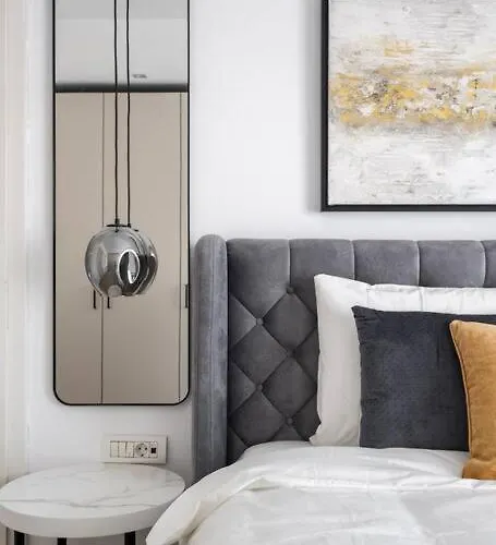 Superb River Views 1br + Parking Apartment *