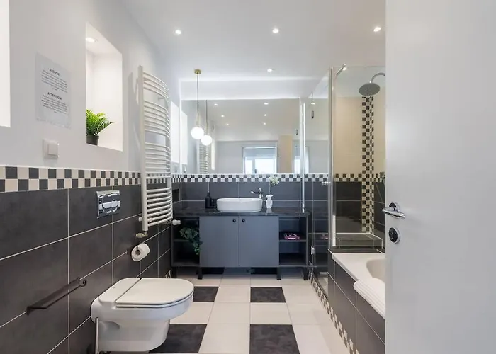 Superb River Views 1br + Parking * Bukarest