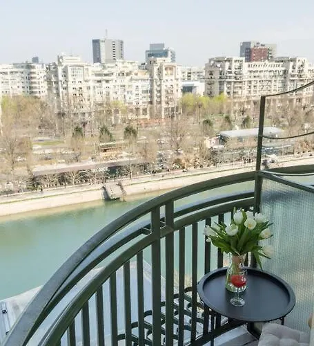 Superb River Views 1br + Parking Bukarest