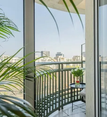 Superb River Views 1br + Parking ブカレスト