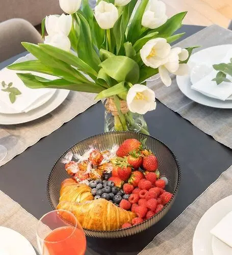 Superb River Views 1br + Parking *