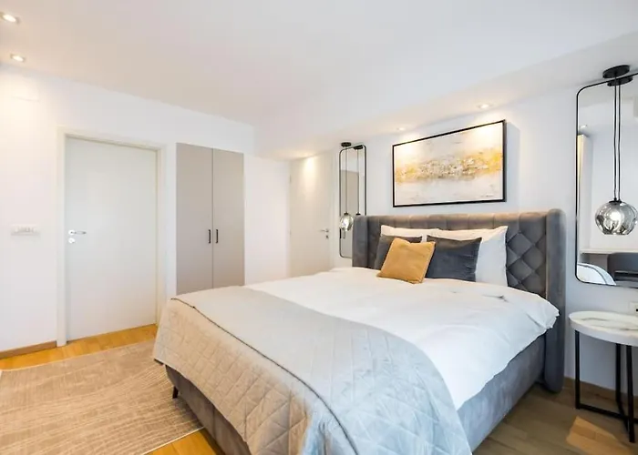 Superb River Views 1br + Parking Apartman *