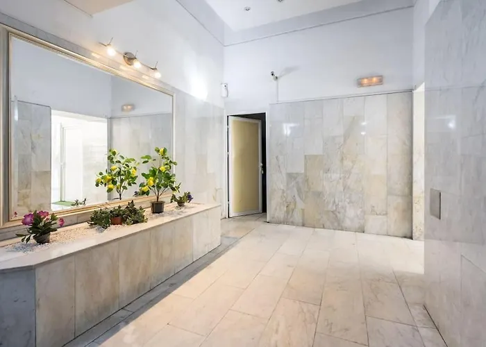 Superb River Views 1br + Parking * Bukarest