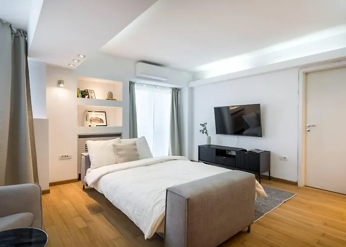 Superb River Views 1br + Parking Apartament