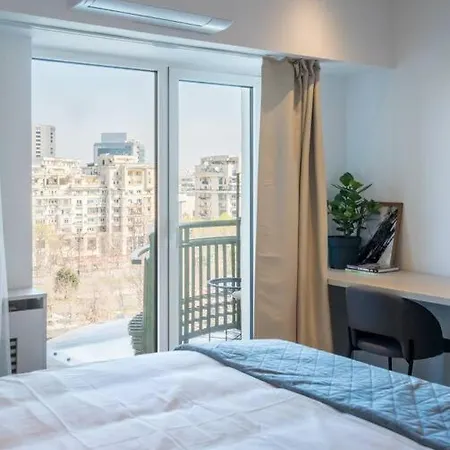 Superb River Views 1br + Parking Бухарест