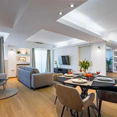 Апартаменты Superb River Views 1br + Parking