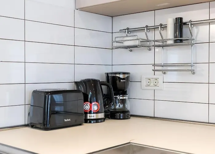 Superb River Views 1br + Parking Апартаменти