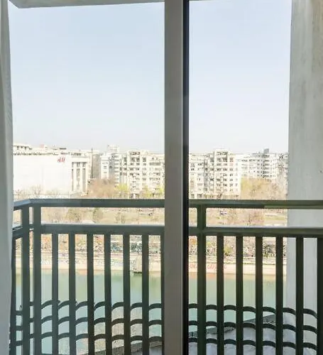 Superb River Views 1br + Parking *