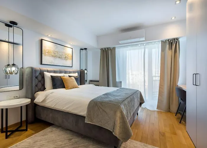 Апартаменти Superb River Views 1br + Parking *