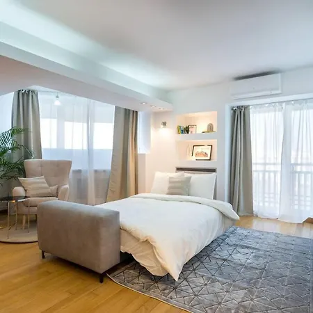 Superb River Views 1br + Parking * Bucarest