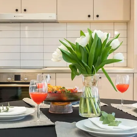 Superb River Views 1br + Parking * Bucarest