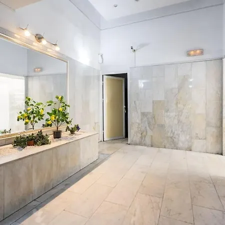 Superb River Views 1br + Parking * Bucarest